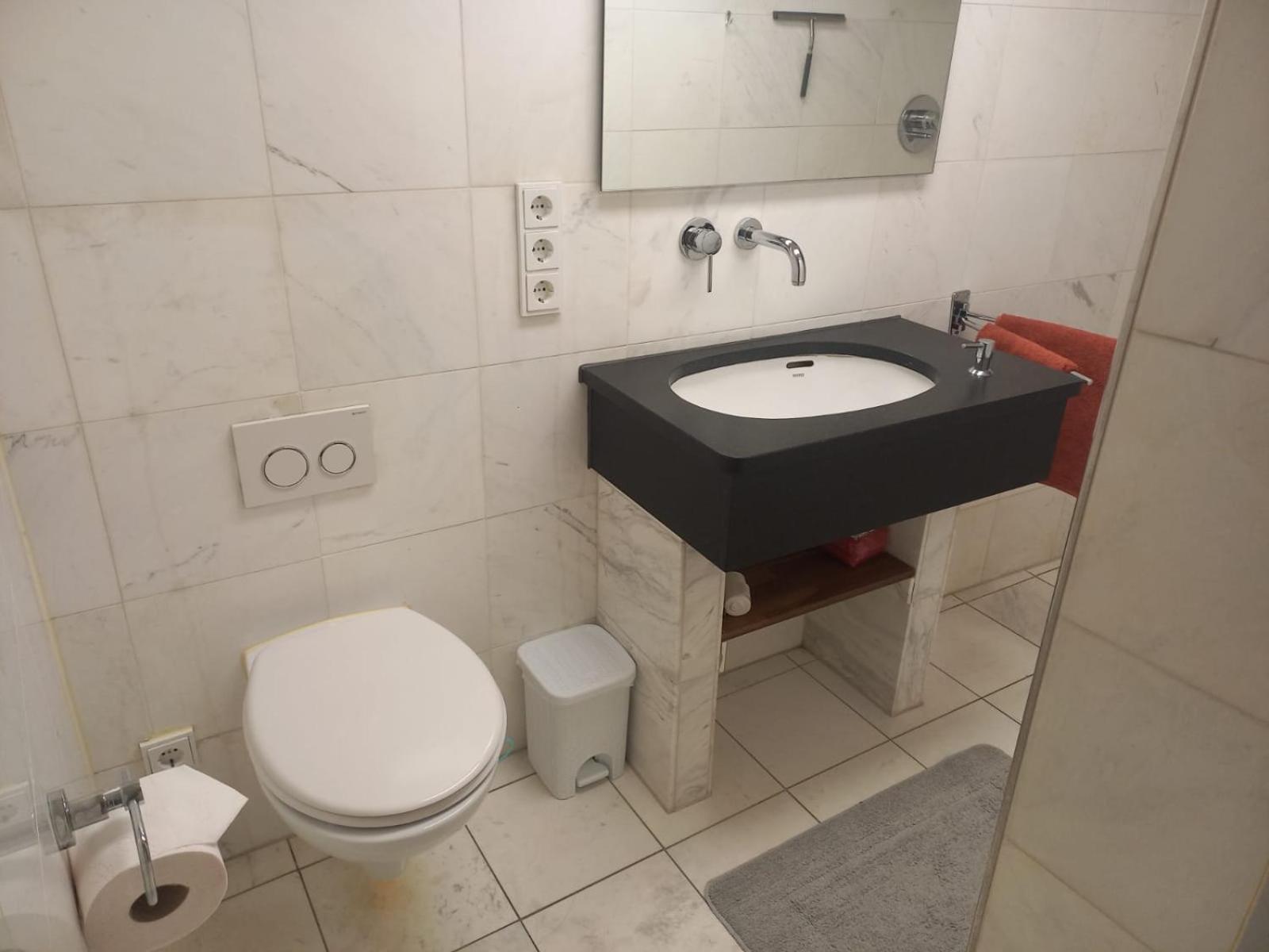 Kleine Wohnung Fuer Singles ダウン エクステリア 写真